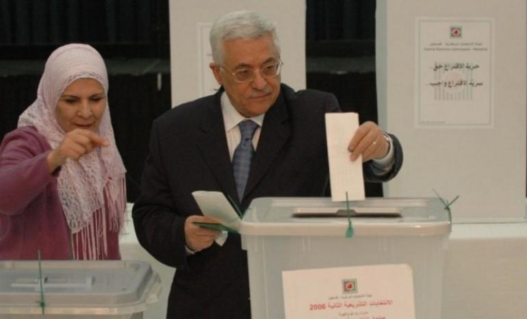 لجنة الانتخابات تنهي مشاوراتها بشأن الانتخابات العامة وتلتقي الرئيس عباس